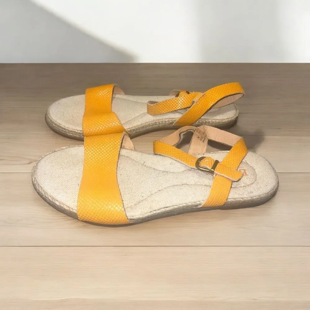 ✨Born Womens Welch Yellow Leather Ankle Flat Sz 7 Sandals✨